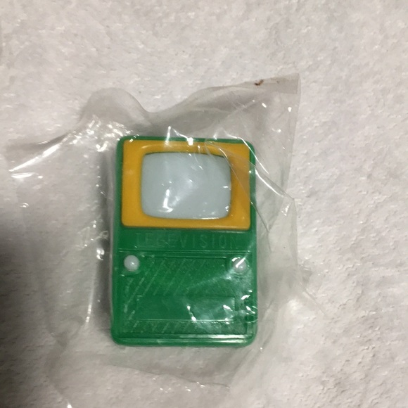 Wooden blocks and individually wrapped plastic toys and game - Picture 3 of 6